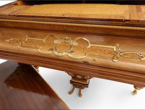 Francois Linke, Exhbition gilt bronze mounted parquetery kingwood and tulipwood grand piano by Erard