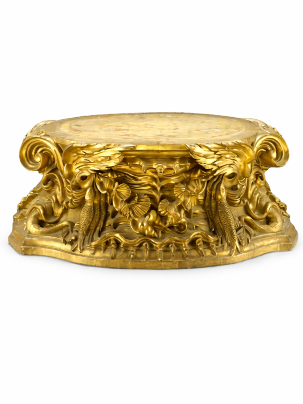 A carved giltwood plinth of shaped outline with outstepped corners